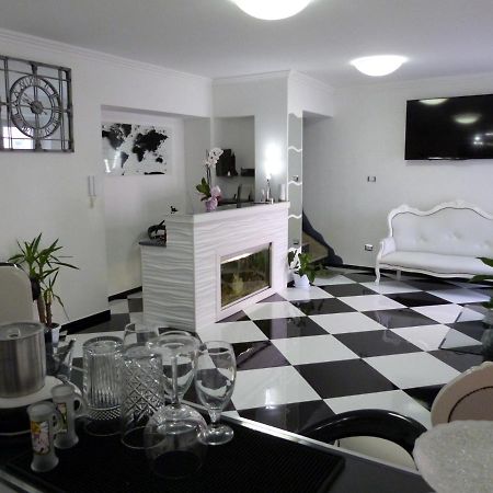 Clelia'S Boutique Rooms & Suites 马达莱纳 外观 照片