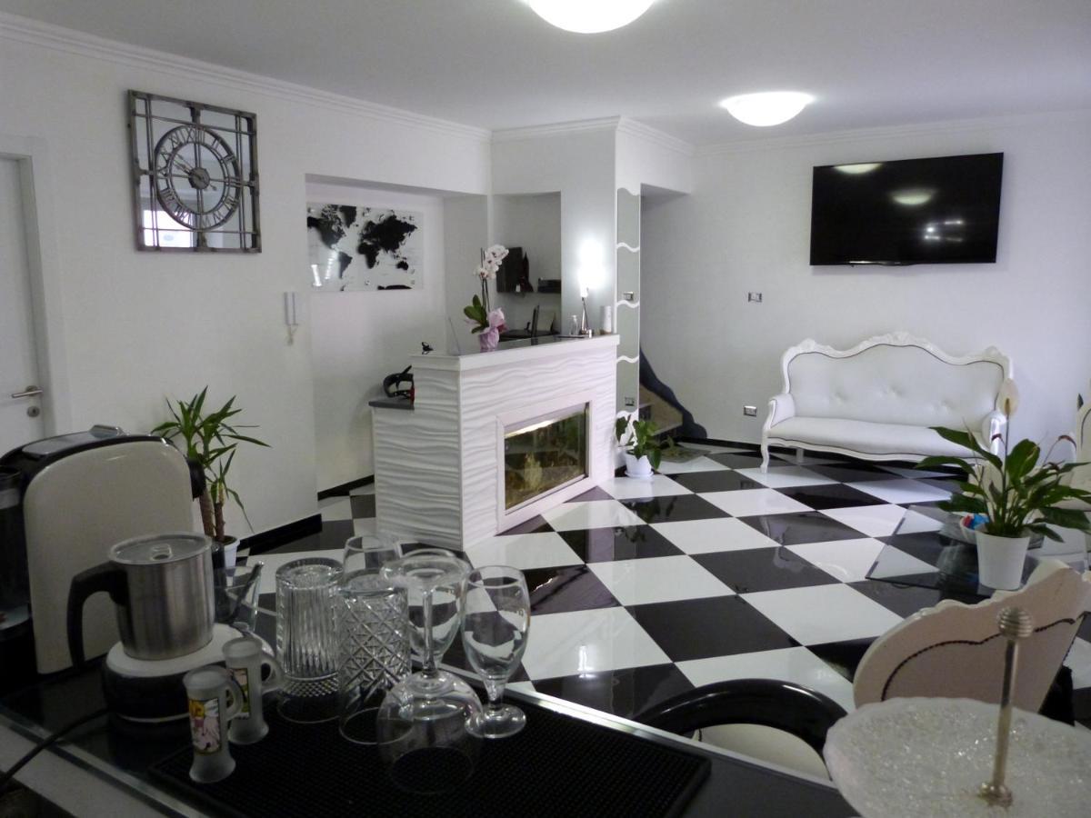 Clelia'S Boutique Rooms & Suites 马达莱纳 外观 照片