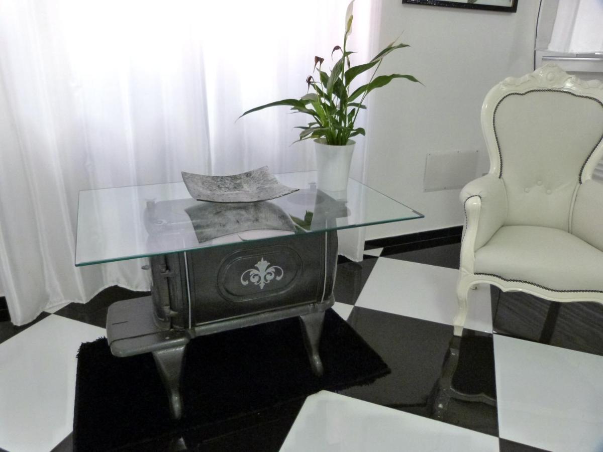Clelia'S Boutique Rooms & Suites 马达莱纳 外观 照片