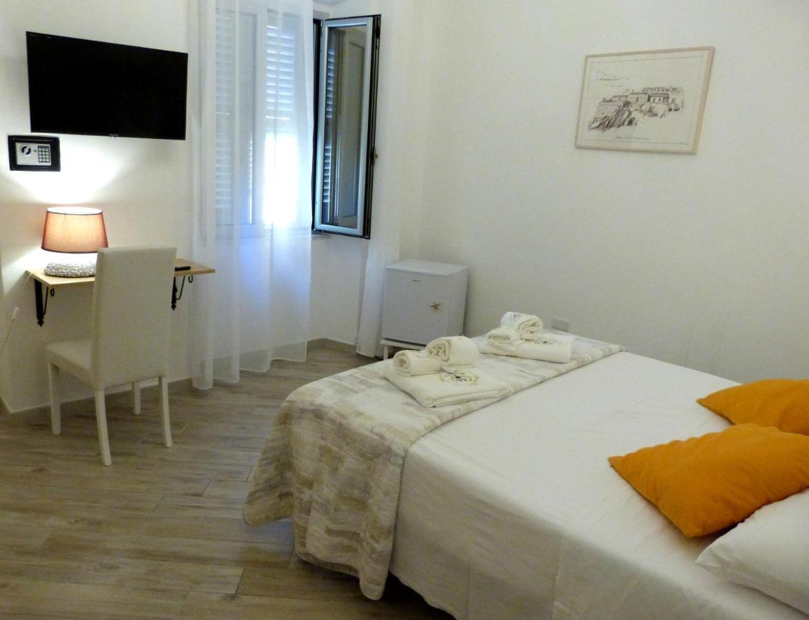 Clelia'S Boutique Rooms & Suites 马达莱纳 外观 照片